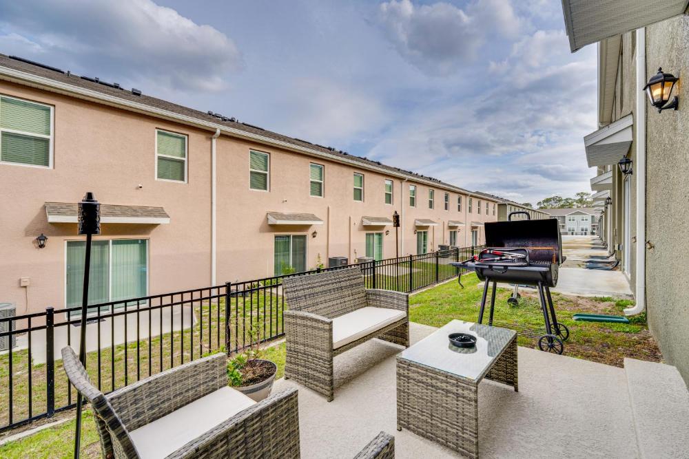 Davenport Home with Pool Access and Patio!